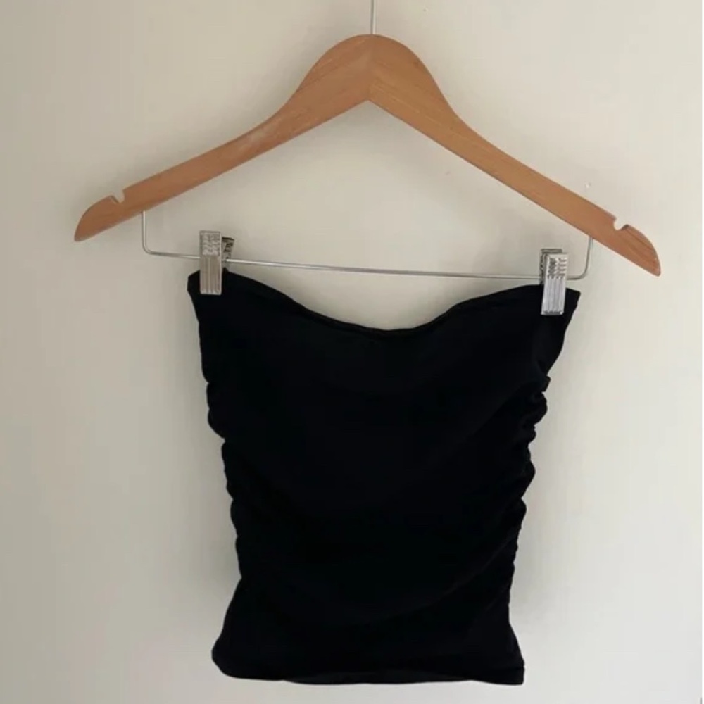 DISSH Black Strapless Ruched Crop Top